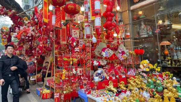 Thị trường Tết ở Thủ đô Hà Nội sôi động dịp cuối năm.