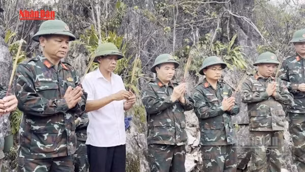 [Video] Thiêng liêng hành trình tìm đồng đội nơi biên giới 