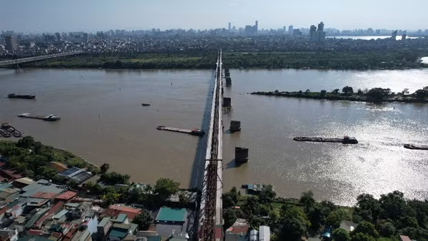 [Video] Nỗ lực trong nắng nóng rát để đúng ngày 28/5 thông xe trở lại cầu Long Biên
