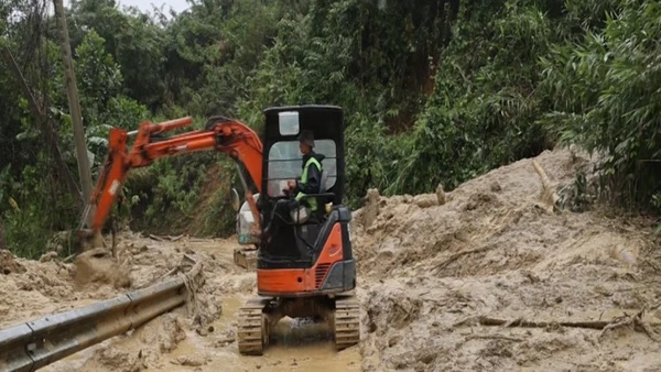[Video] Đà Nẵng: Khẩn trương khắc phục sạt lở trên các tuyến giao thông miền núi