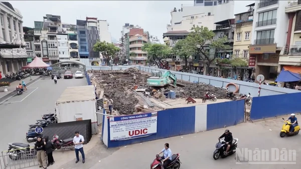 Công trình bể điều tiết ngầm khu vực Đường Thành-Bát Đàn-Nhà Hỏa nằm ở trước cổng chợ Hàng Da, là nút giao của 5 tuyến phố: Hàng Da, Đường Thành, Yên Thái, Hàng Điếu, Nguyễn Văn Tố. 