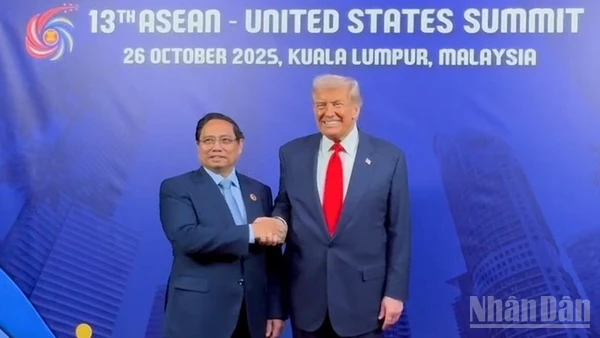Thủ tướng Chính phủ Phạm Minh Chính và Tổng thống Hoa Kỳ Donald Trump. (Ảnh: Nhật Bắc/VGP)