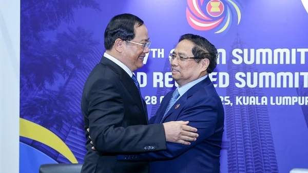 Thủ tướng Chính phủ Phạm Minh Chính gặp Thủ tướng Lào Sonexay Siphandone. (Ảnh: Nhật Bắc/VGP)