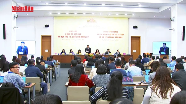 [Video] Tổng Thư ký Quốc hội chủ trì Họp báo quốc tế công bố kết quả Kỳ họp thứ 10 