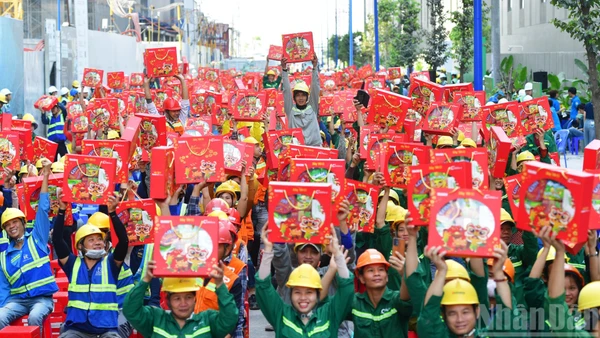 Không khí rộn ràng đã lan tỏa khắp công trường Dự án Khu cao tầng Sycamore lô B9, B10 ,phường Bình Dương, Thành phố Hồ Chí Minh.