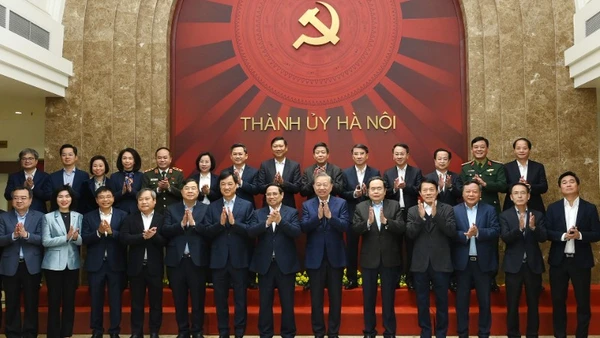 Tổng Bí thư Tô Lâm, các đồng chí lãnh đạo Đảng, Nhà nước và các đại biểu dự buổi làm việc với Ban Thường vụ Thành ủy Hà Nội. (Ảnh: ĐĂNG KHOA)