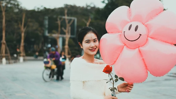 Những bông hoa xinh xắn thường là lựa chọn tốt để tặng phụ nữ ngày 8/3. (Ảnh: NQMC)