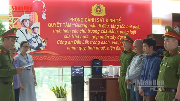 [Video] Khởi tố vụ án vi phạm quy định về kế toán và buôn bán hàng giả 
