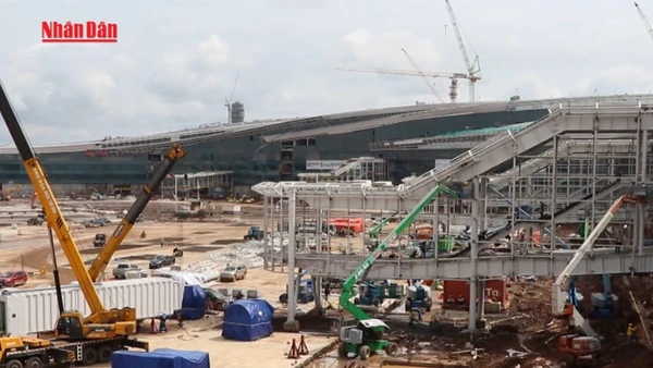 [Video] Đồng loạt lắp đặt thiết bị sân bay Long Thành