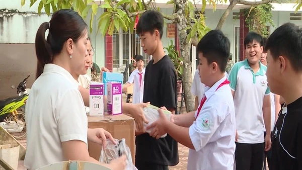 [Video] Sẽ cấp đủ 3.600 bộ sách giáo khoa cho học sinh Thái Nguyên 