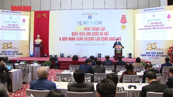 [Video] Bệnh viện Ung Bướu Hà Nội đón nhận Huân chương Lao động hạng Nhì 