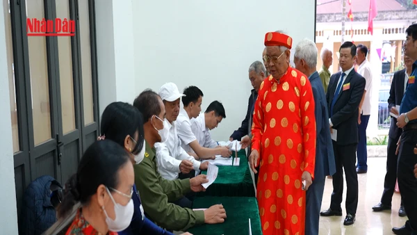 [Video] Cử tri xã Dân Hòa phấn khởi tham gia ngày hội bầu cử