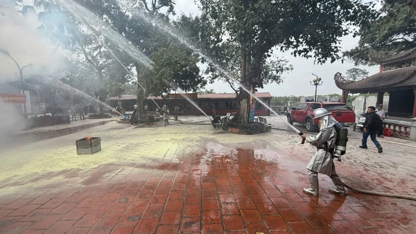 Lực lượng chức năng đẩy mạnh công tác tuyên truyền, tập huấn phòng ngừa cháy, nổ tại các cơ sở thờ tự dịp Tết Nguyên đán.