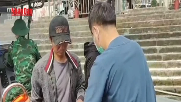 [Video] Biên phòng Cô Tô kịp thời hỗ trợ người dân bị đột quỵ vào đất liền cấp cứu 