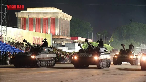 [Video] "Tổng hợp luyện diễu binh, diễu hành A80 tại Quảng trường Ba Đình"