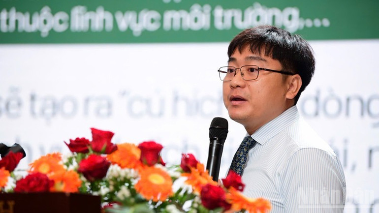 Thạc sĩ Huỳnh Hồ Đại Nghĩa (Khoa Quan hệ quốc tế, Trường đại học Khoa học Xã hội và Nhân văn Thành phố Hồ Chí Minh) đóng góp ý kiến thảo luận tại hội thảo. ndo_br_img-2708-8473.jpg