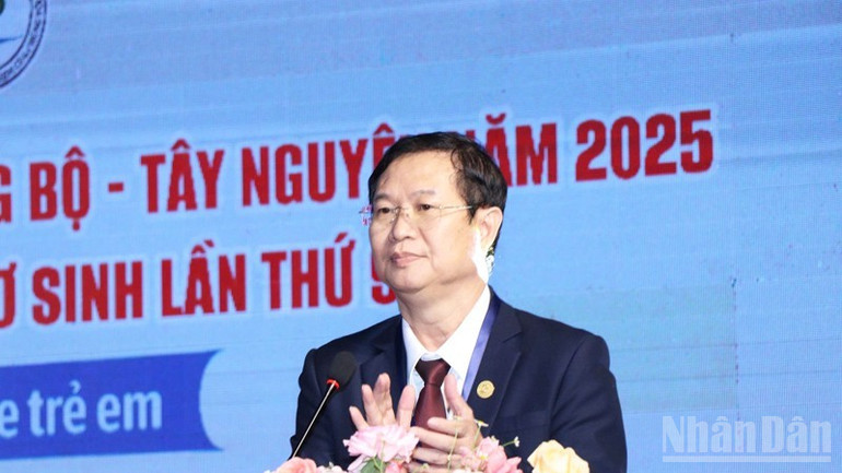 Ông Lê Huy Thạch, Giám đốc Bệnh viện Đa khoa Ninh Thuận, tỉnh Khánh Hòa chia sẻ ý kiến tại hội nghị. ndo_br_img-2776-1179.jpg
