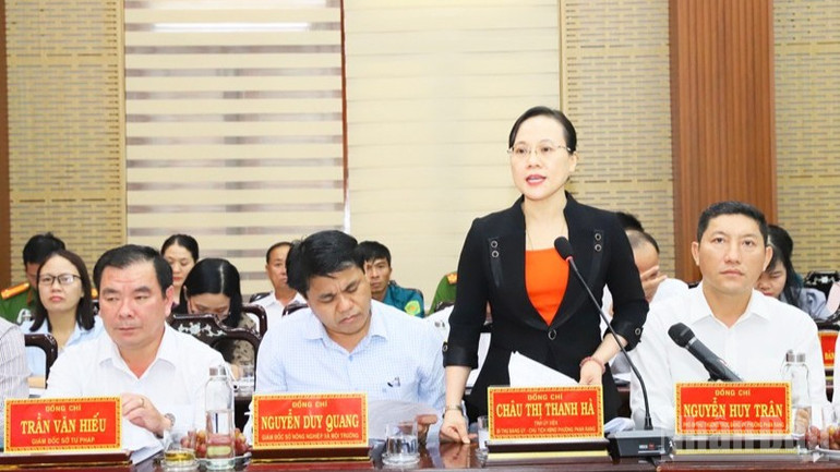 O secretário do partido do distrito de Phan Rang, Chau Thi Thanh Ha, relatou os resultados após três meses de operação do sistema político e do aparato de governo local de dois níveis na localidade. ndo_br_a44c85c4684d05afd6c707795b762ba4-440.jpg