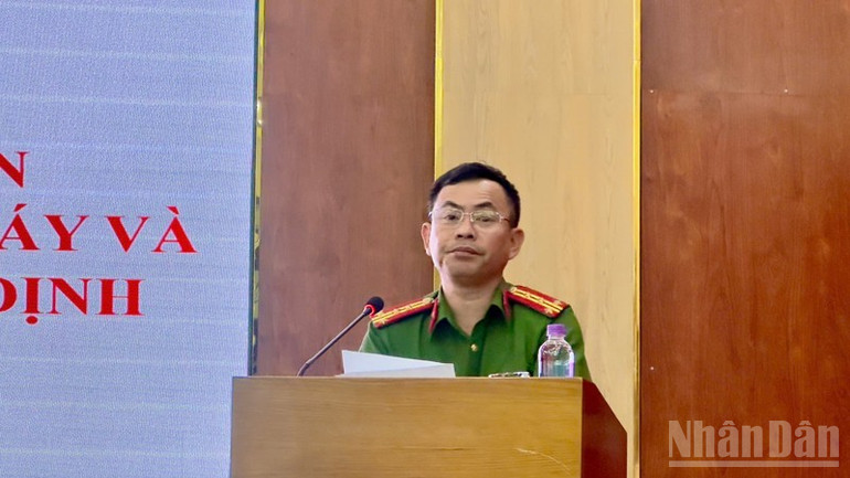 Đại tá Lê Quang Đồng, Phó Giám đốc Công an tỉnh Khánh Hòa, Phó trưởng Ban chỉ đạo Phòng cháy chữa cháy và cứu nạn cứu hộ phát biểu bế mạc hội nghị ndo_br_z7115778147057-742a701c25b71558d7ca1ac91c08fded-9157.jpg
