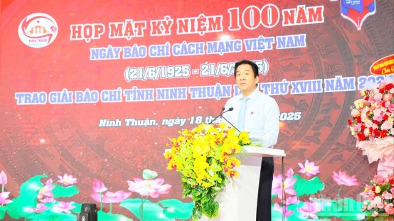 Đồng chí Nguyễn Long Biên, Phó Chủ tịch Ủy ban nhân dân tỉnh Ninh Thuận, Chủ tịch Hội đồng Giải báo chí tỉnh Ninh Thuận lần thứ 18 phát biểu tại buổi họp mặt. ndo_br_img-1953-6423.jpg
