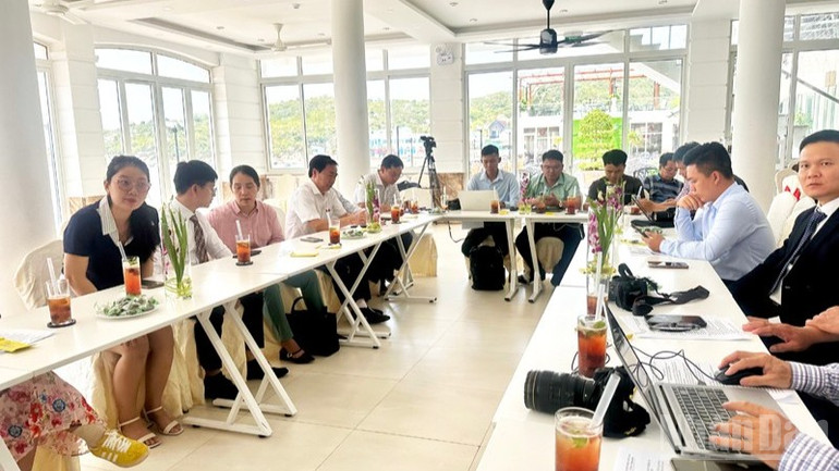 Các nhà báo tại buổi họp báo. ndo_br_7-8244.jpg