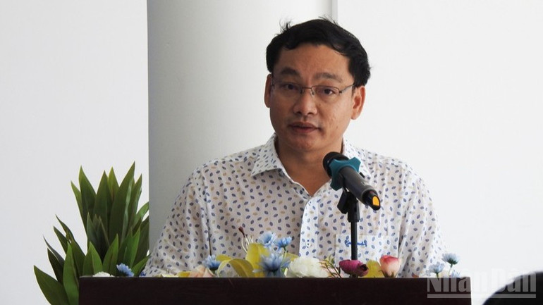 Chủ tịch Hiệp hội Du lịch Ninh Thuận Nguyễn Anh Vũ trả lời các câu hỏi của phóng viên tại buổi họp báo. ndo_br_8-6693.jpg