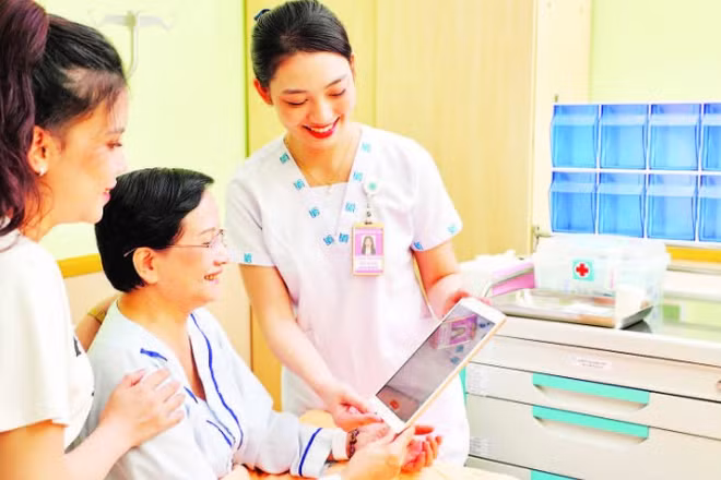 Bệnh viện Đại học Y dược Thành phố Hồ Chí Minh ứng dụng công nghệ chuyển đổi số trong chăm sóc điều trị người bệnh.