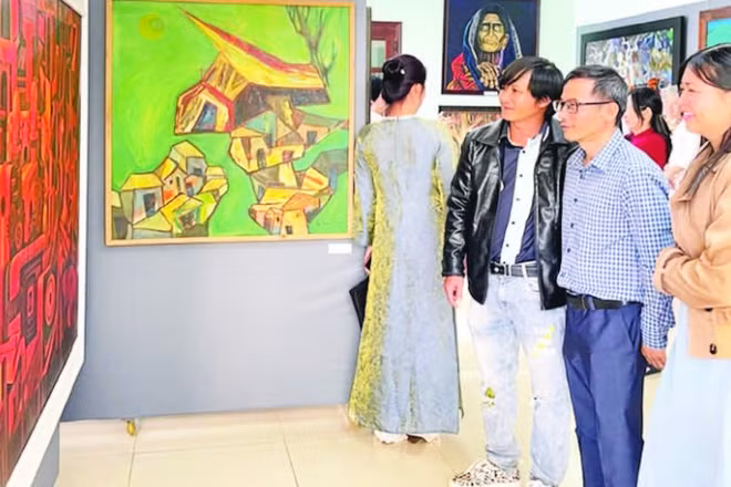 Tranh của họa sĩ Xu Man mang đậm chất sử thi nơi núi rừng Tây Nguyên.