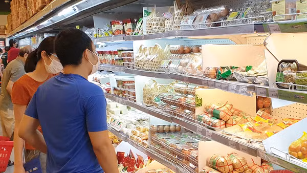 Các mặt hàng thiết yếu cần được bảo đảm cung cầu trong dịp Tết. Ảnh: NAM HẢI