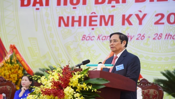 Đồng chí Phạm Minh Chính, Ủy viên Bộ Chính trị, Bí thư T. Ư Đảng, Trưởng ban Tổ chức T.Ư phát biểu chúc mừng Đại hội.