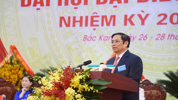 Đồng chí Phạm Minh Chính, Ủy viên Bộ Chính trị, Bí thư T. Ư Đảng, Trưởng ban Tổ chức T.Ư phát biểu chúc mừng Đại hội.