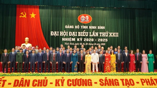 Ra mắt Ban Chấp hành Đảng bộ tỉnh Ninh Bình khóa 22, nhiệm kỳ 2020-2025.