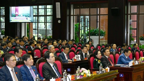 Các đồng chí lãnh đạo Đảng, Nhà nước và các đại biểu dự phiên bế mạc đại hội. 