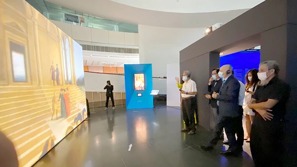 Giờ nghỉ trưa ở bảo tàng