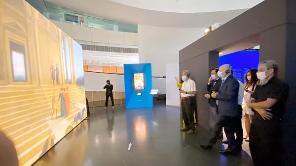 Giờ nghỉ trưa ở bảo tàng