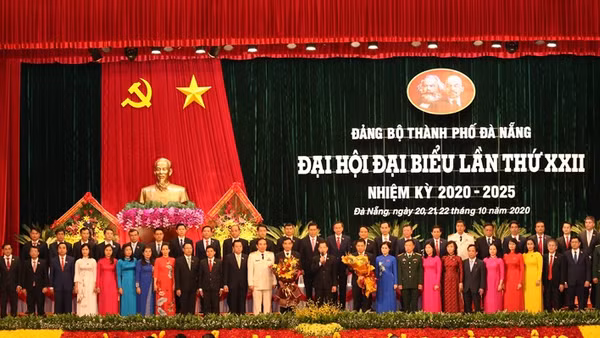 Ra mắt Ban Chấp hành Đảng bộ TP Đà Nẵng khóa 22, nhiệm kỳ 2020 - 2025. 