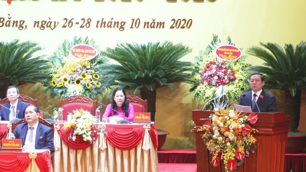 Đồng chí Lại Xuân Môn, Bí thư Tỉnh ủy Cao Bằng phát biểu bế mạc Đại hội.