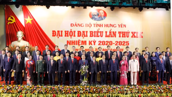 Ban Chấp hành Đảng bộ tỉnh Hưng Yên khóa XIX, nhiệm kỳ 2020-2025 ra mắt Đại hội.