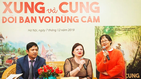 TS Hùng trong cuộc ra mắt sách Xung và Cung tại Hà Nội năm 2019.