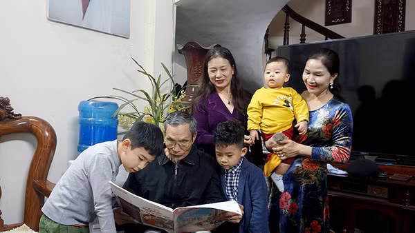 Cụ Giáo luôn mong muốn truyền thống tốt đẹp của gia đình được các cháu, chắt hiểu và gìn giữ.