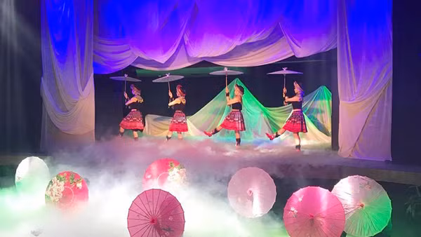 Cảnh trong vở Trăng đất Việt của Nhà hát Múa rối Việt Nam. Ảnh: HÀ AN