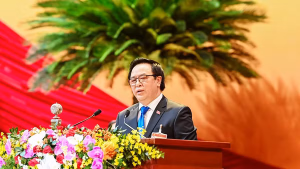 Đồng chí Hoàng Bình Quân, Ủy viên Trung ương Đảng khóa XII, Trưởng Ban Đối ngoại Trung ương phát biểu tham luận. (Ảnh: Anh Tuấn - Duy Linh)