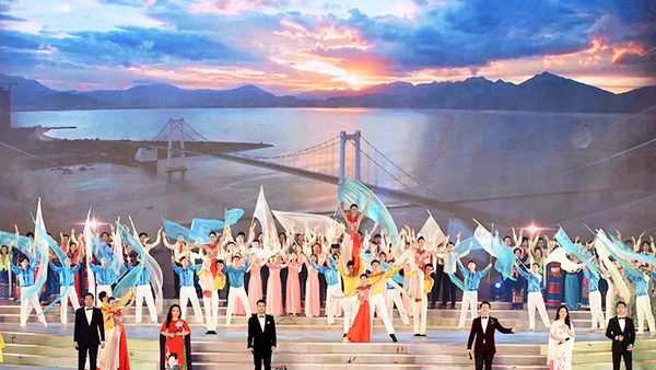 Một tiết mục trong chương trình. Ảnh: LINH HẢI