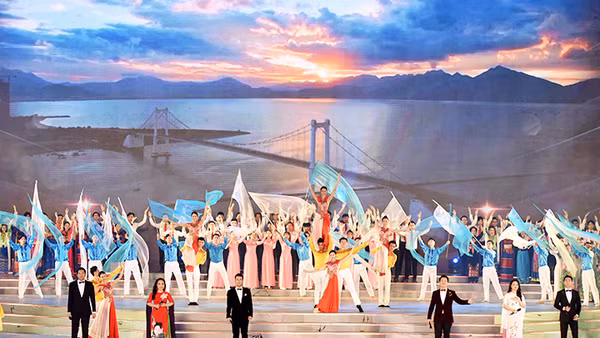 Một tiết mục trong chương trình. Ảnh: LINH HẢI