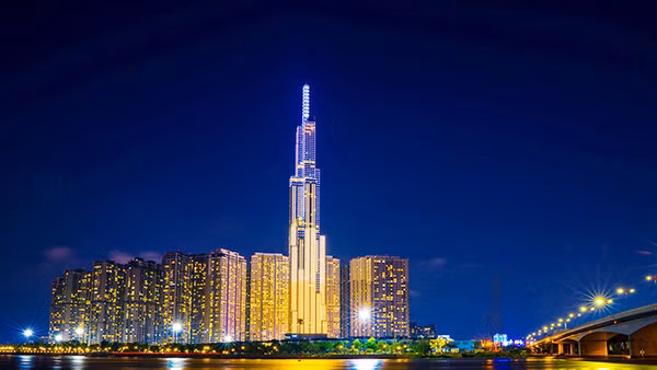 TP Hồ Chí Minh với khát vọng vươn xa. Ảnh: HOÀNG TRIỀU