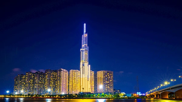 TP Hồ Chí Minh với khát vọng vươn xa. Ảnh: HOÀNG TRIỀU