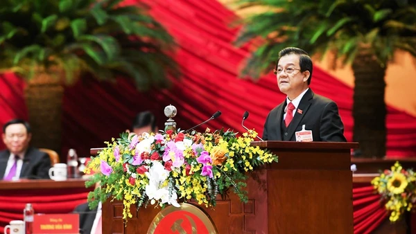 Đồng chí Lê Hồng Quang, Ủy viên Trung ương Đảng, Phó Chánh án Thường trực Tòa án nhân dân tối cao trình bày tham luận. Ảnh: tuấn anh - DUY LINH