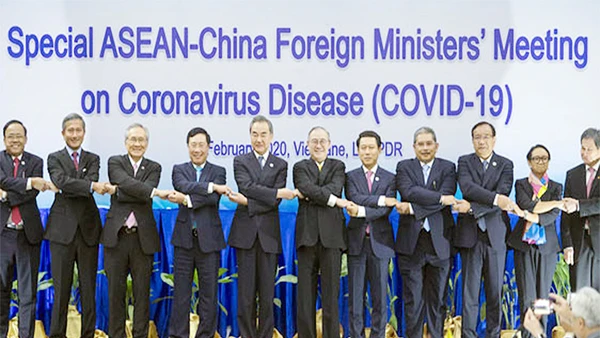 Các đại biểu dự Hội nghị Bộ trưởng Ngoại giao ASEAN - Trung Quốc về hợp tác chống Covid-19. Ảnh: The Straits Times