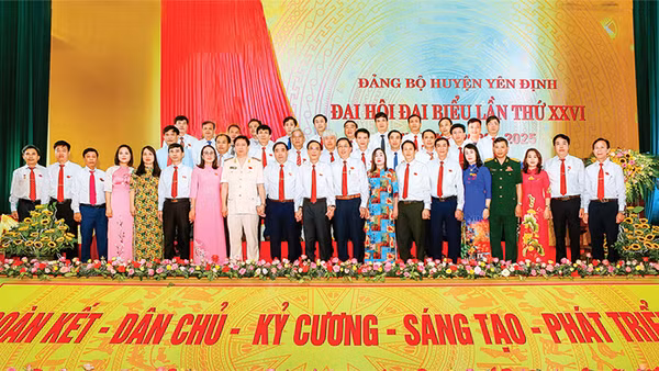 Ban Chấp hành Ðảng bộ huyện Yên Ðịnh nhiệm kỳ 2020 - 2025.