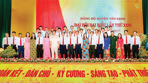 Ban Chấp hành Ðảng bộ huyện Yên Ðịnh nhiệm kỳ 2020 - 2025.